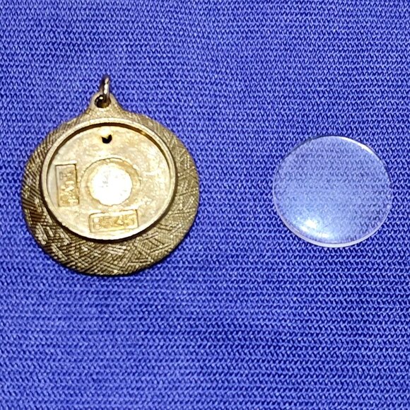 Pendant Picture Frame & Clear Insert For Necklace 1 A-S NYC 8545 Gold Tone VTG - Picture 4 of 5